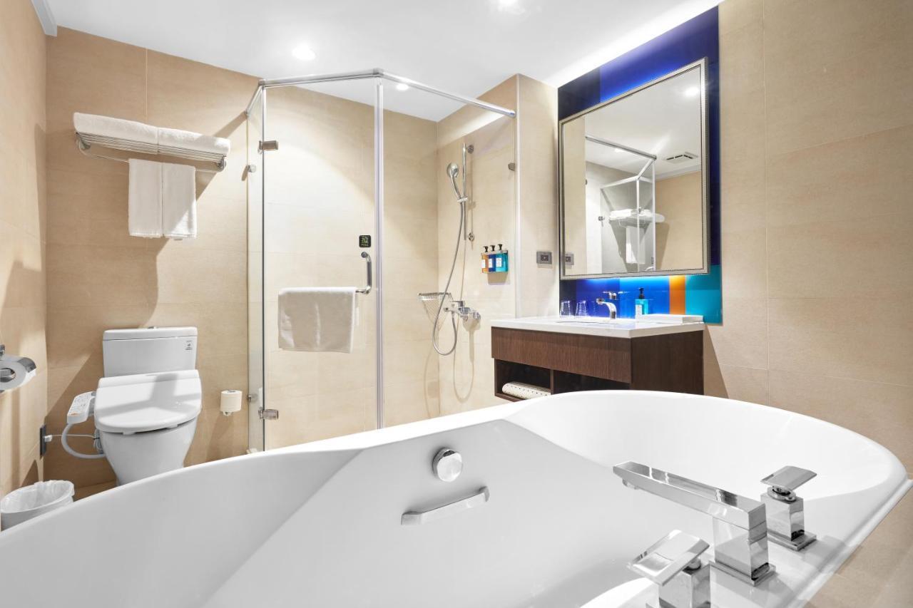 Holiday Inn Express Kaohsiung Love River By Ihg Экстерьер фото