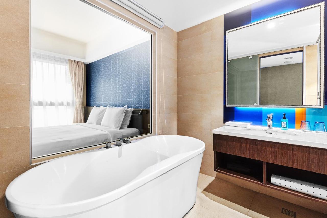 Holiday Inn Express Kaohsiung Love River By Ihg Экстерьер фото