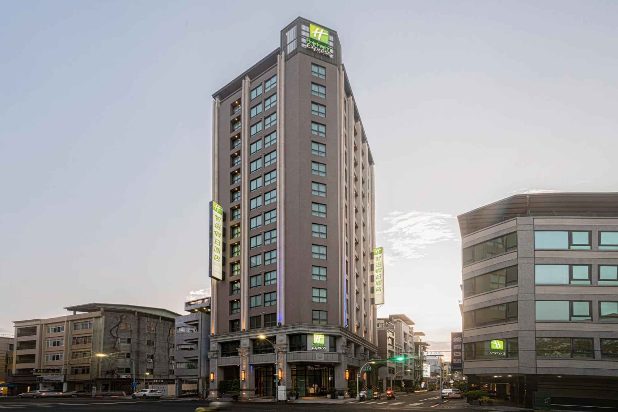 Holiday Inn Express Kaohsiung Love River By Ihg Экстерьер фото